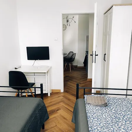 Apartment Spacerowa, Centrum, 2 Pokoje, Balkon, Dla 1- 4 Osob