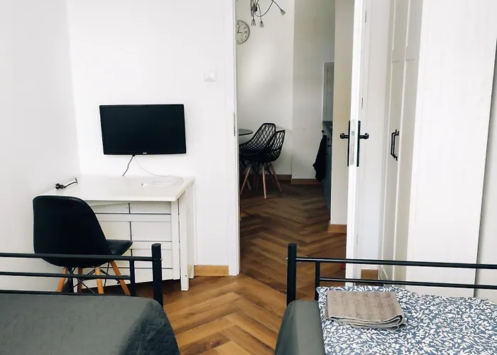 Apartment Spacerowa, Centrum, 2 Pokoje, Balkon, Dla 1- 4 Osob