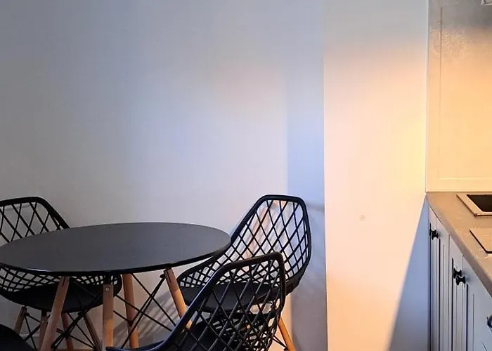 Apartment Spacerowa, Centrum, 2 Pokoje, Balkon, Dla 1- 4 Osob Pila (Pila)